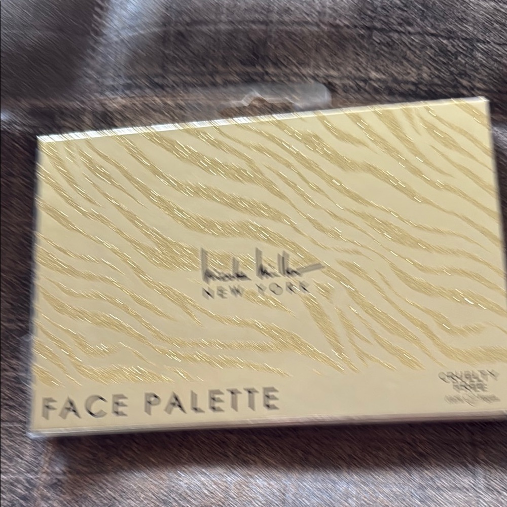 Nicole Miller Cream and Gold Blush Palette